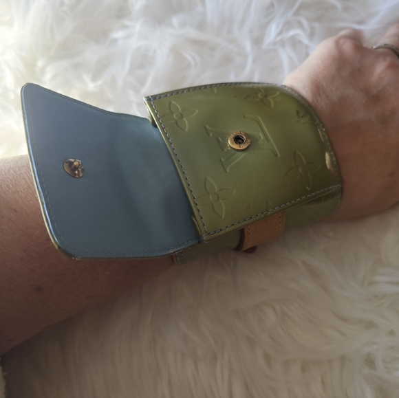 Louis Vuitton Olive and Tan Wristlet - Picture 15 of 16